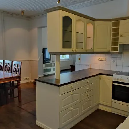 Kirstulan Kartanon Paeaerakennuksen Upea Paeaetyhuoneisto *