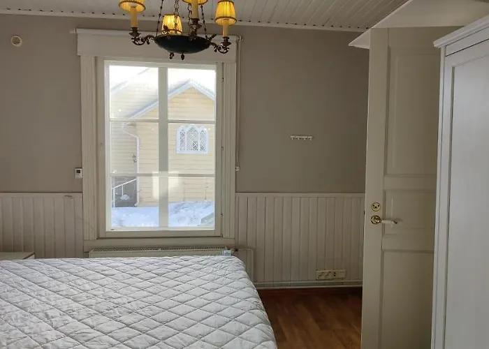 Kirstulan Kartanon Paeaerakennuksen Upea Paeaetyhuoneisto * Hämeenlinna