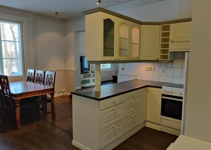 Kirstulan Kartanon Paeaerakennuksen Upea Paeaetyhuoneisto *