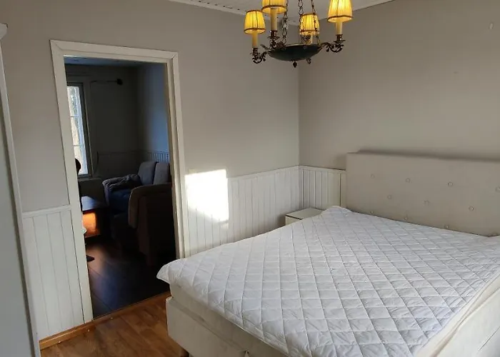 Apartament Kirstulan Kartanon Paeaerakennuksen Upea Paeaetyhuoneisto